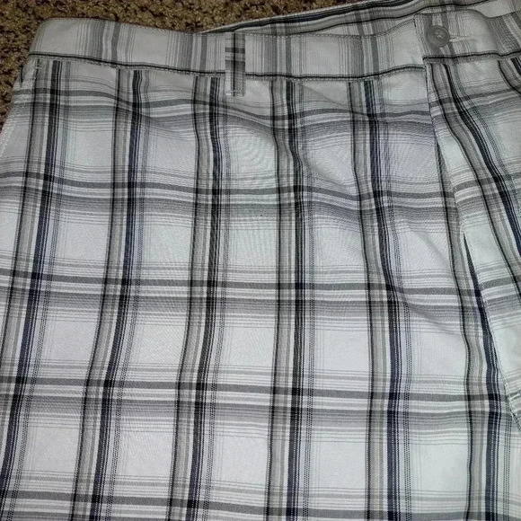 NWT PGA Tour Golf Shorts Mens 42 White Gray Tan Flat Front Plaid Slash Pockets - Picture 3 of 6